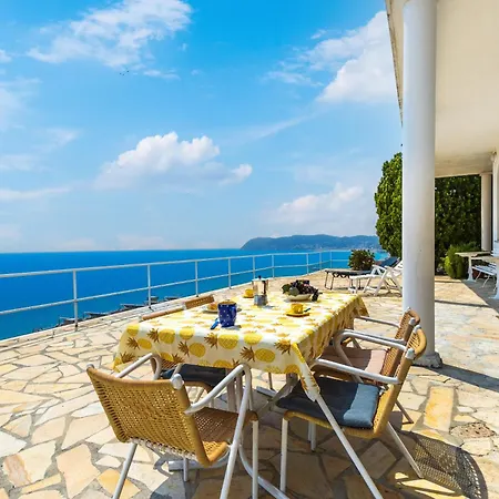 Villa Hostdomus - Nautilus With Private Parking