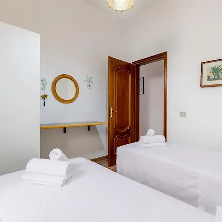 Hostdomus - Nautilus With Private Parking Villa *
